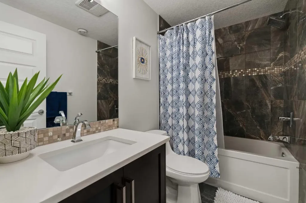 3818 2 Street NW Calgary AB T2K 0Y4