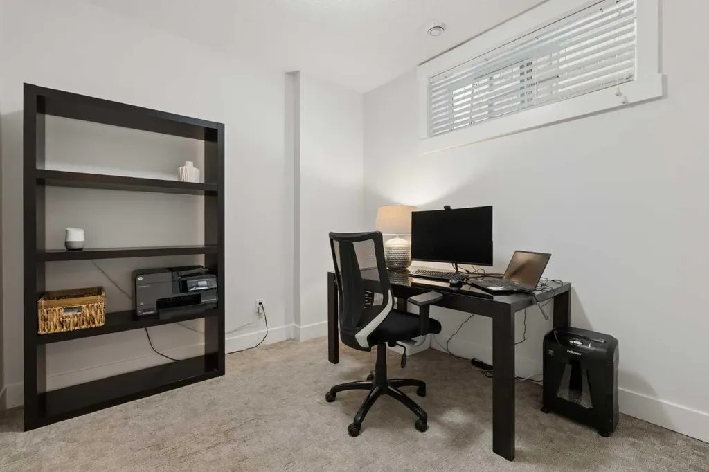 3818 2 Street NW Calgary AB T2K 0Y4