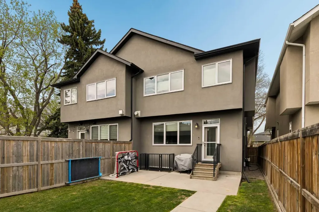 3818 2 Street NW Calgary AB T2K 0Y4
