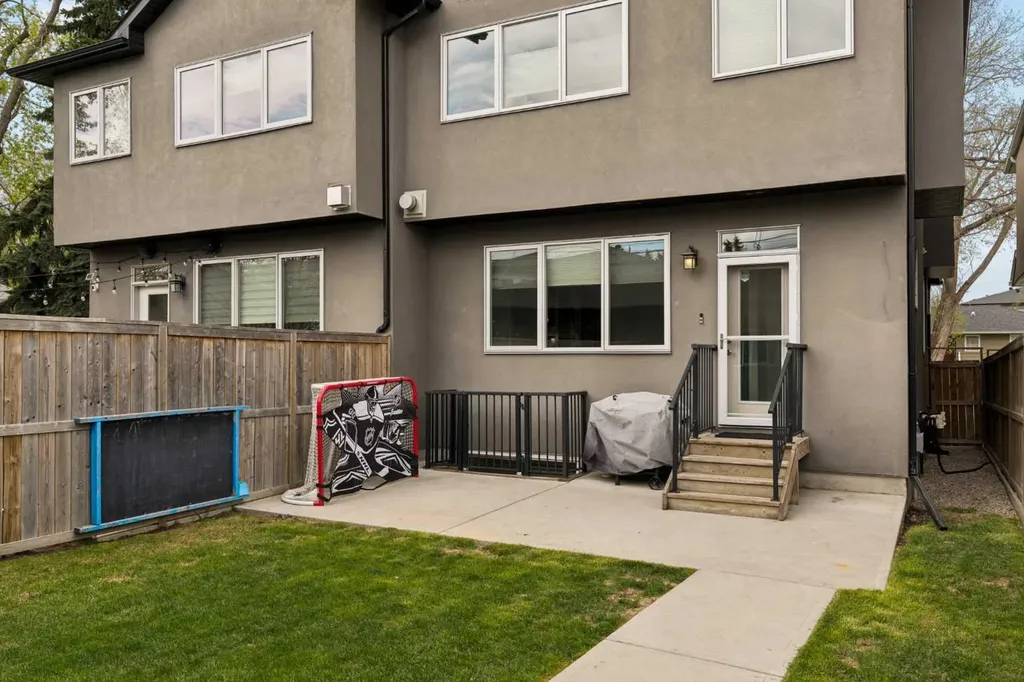 3818 2 Street NW Calgary AB T2K 0Y4