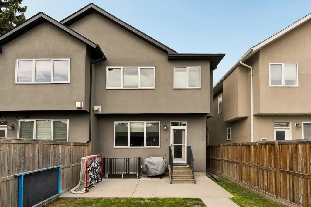 3818 2 Street NW Calgary AB T2K 0Y4