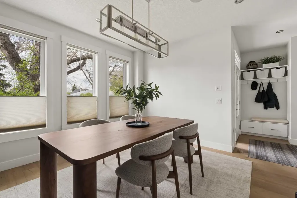 3818 2 Street NW Calgary AB T2K 0Y4