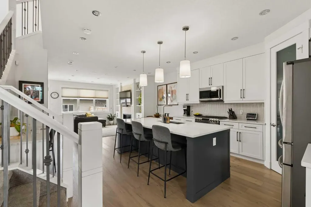 3818 2 Street NW Calgary AB T2K 0Y4