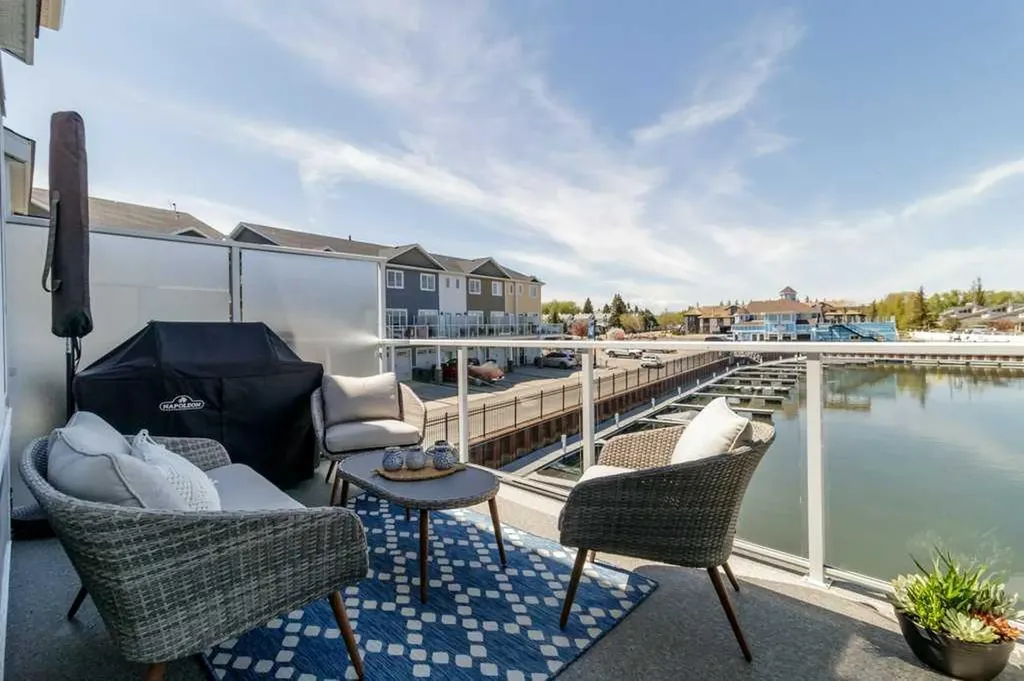 5210 Lakeshore Drive Sylvan Lake AB T4S 0M6