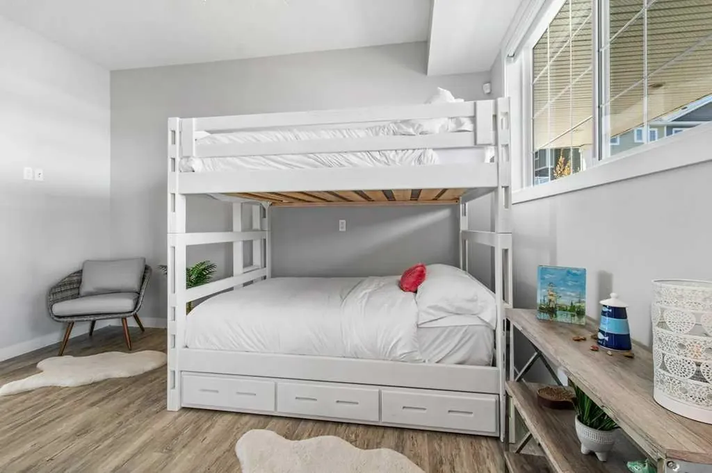 5210 Lakeshore Drive Sylvan Lake AB T4S 0M6