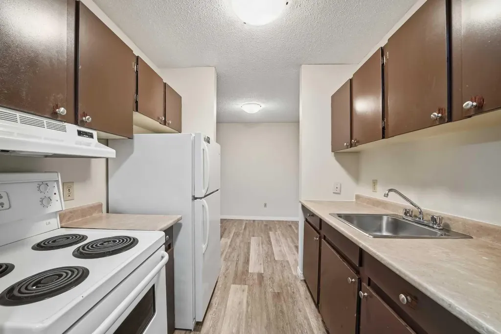4746 55 Street Red Deer AB T4N 2J1