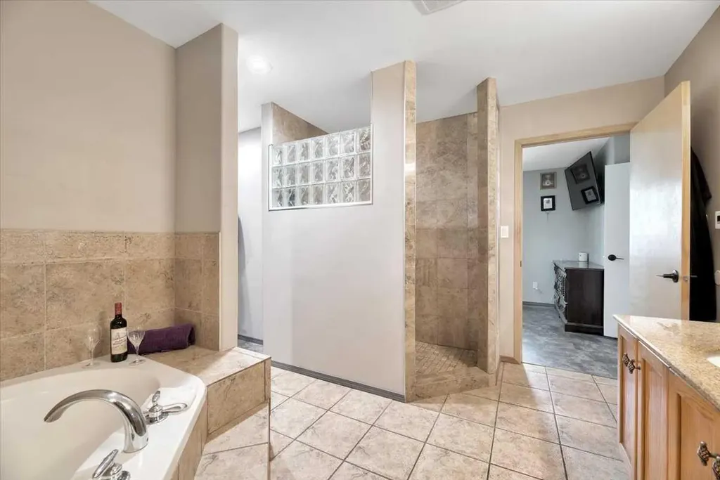 261017 Range Road 244 Rural Wheatland County AB T1P 0L1