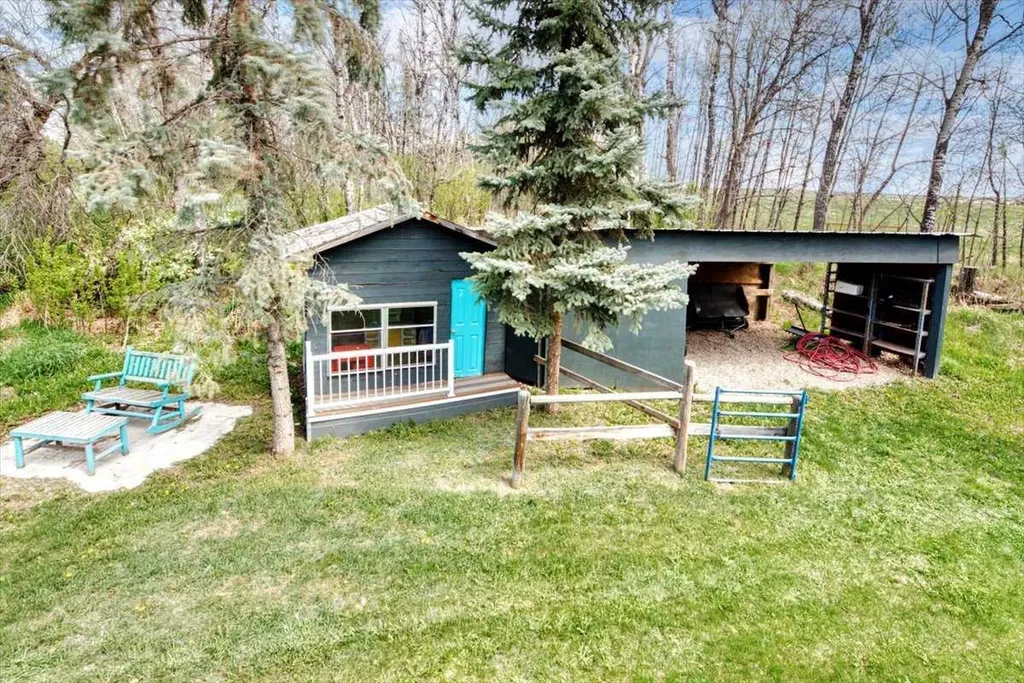 261017 Range Road 244 Rural Wheatland County AB T1P 0L1
