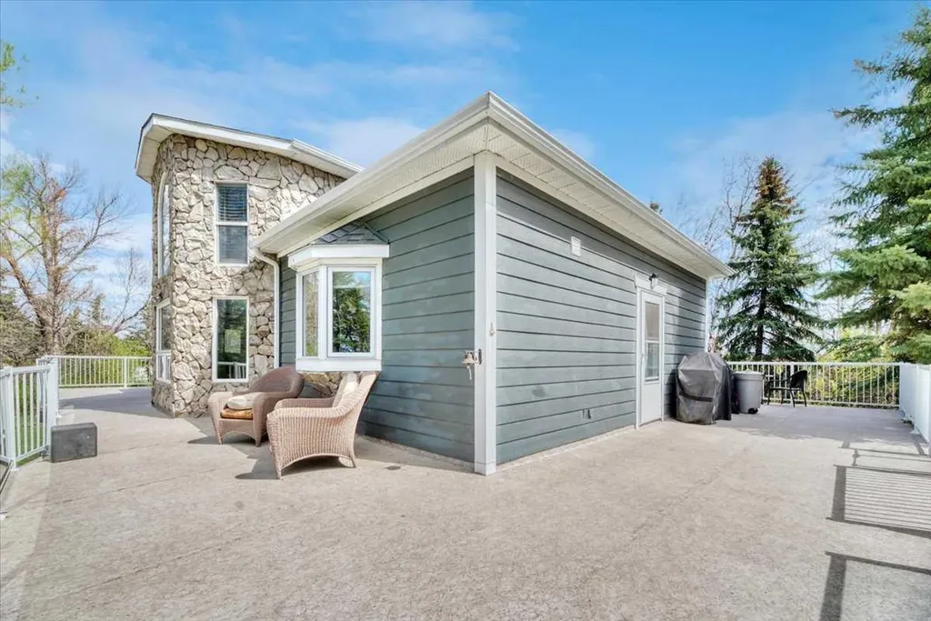 261017 Range Road 244 Rural Wheatland County AB T1P 0L1