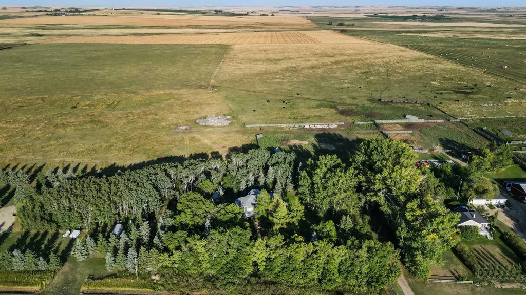 261017 Range Road 244 Rural Wheatland County AB T1P 0L1