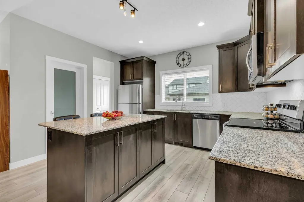 114 Hillcrest Close SW Airdrie AB T4B 4H6