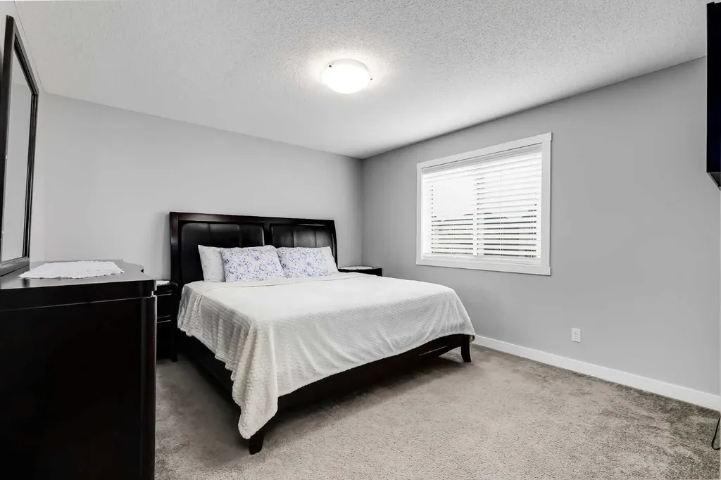 114 Hillcrest Close SW Airdrie AB T4B 4H6