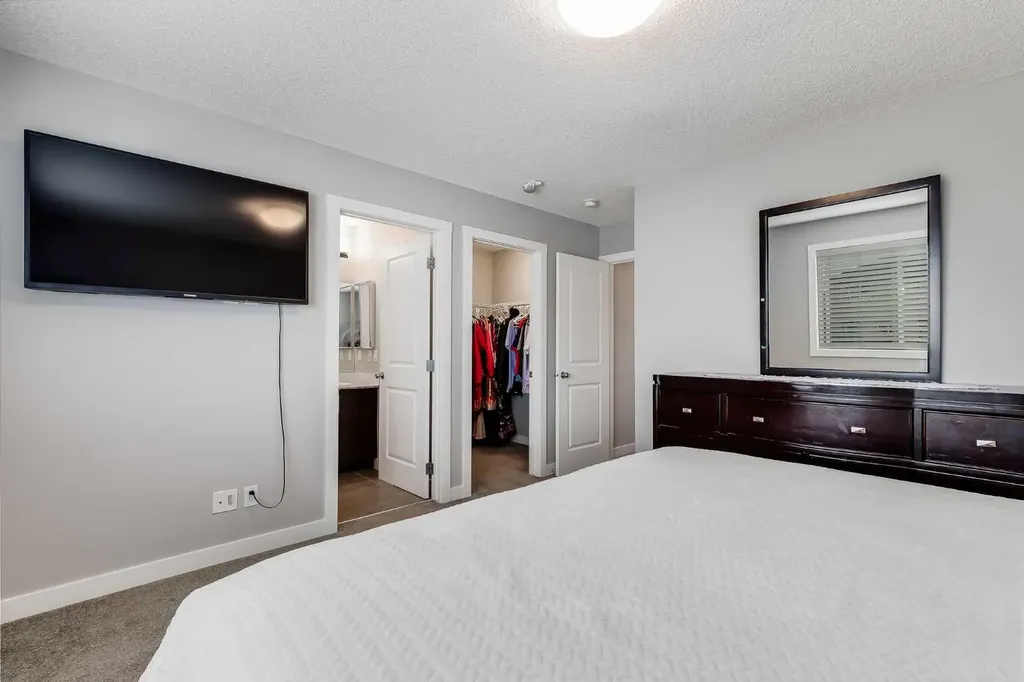 114 Hillcrest Close SW Airdrie AB T4B 4H6