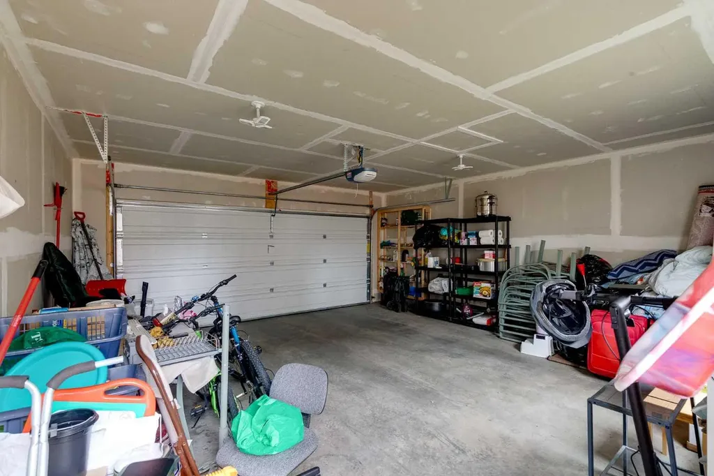 114 Hillcrest Close SW Airdrie AB T4B 4H6