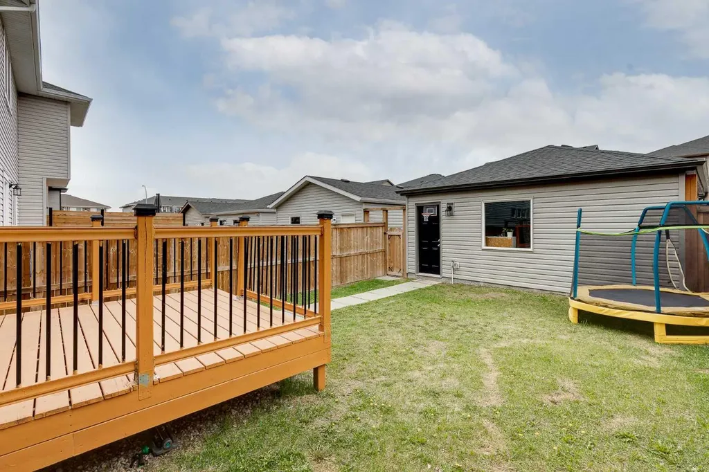 114 Hillcrest Close SW Airdrie AB T4B 4H6