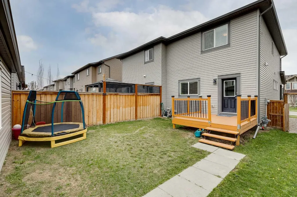 114 Hillcrest Close SW Airdrie AB T4B 4H6