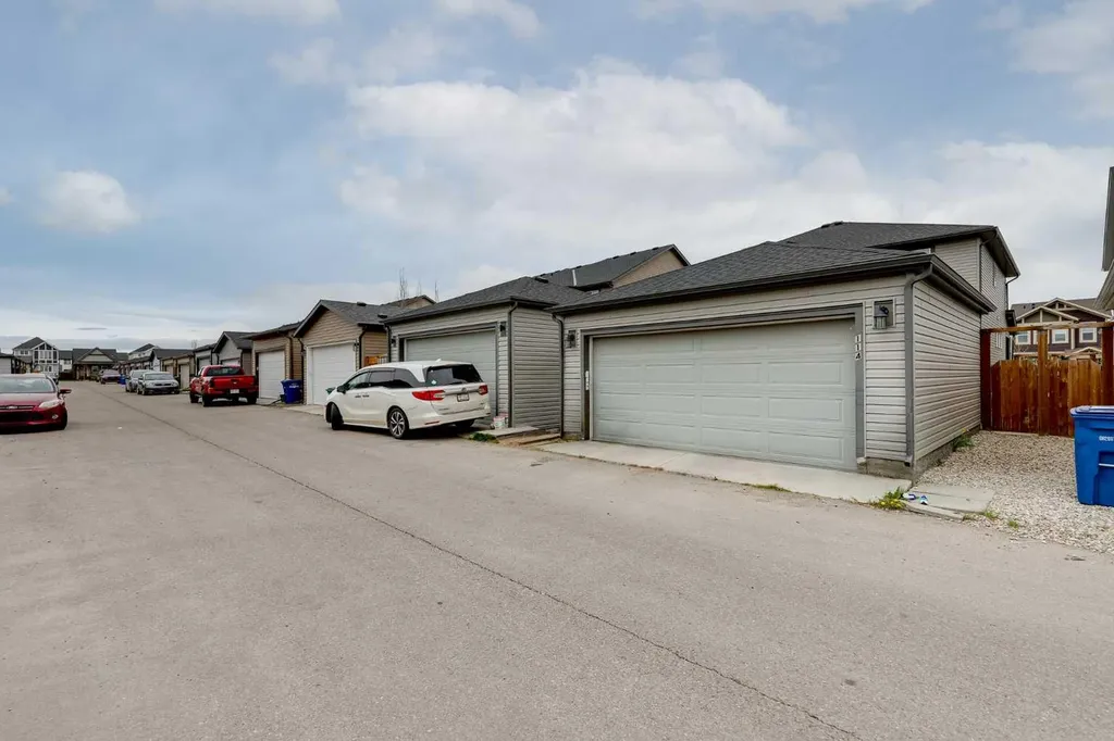 114 Hillcrest Close SW Airdrie AB T4B 4H6
