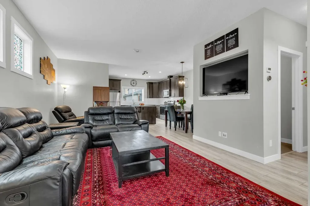 114 Hillcrest Close SW Airdrie AB T4B 4H6