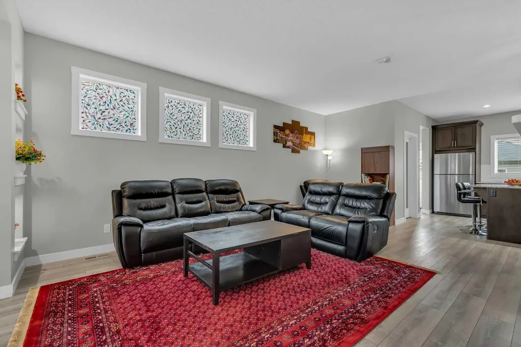 114 Hillcrest Close SW Airdrie AB T4B 4H6