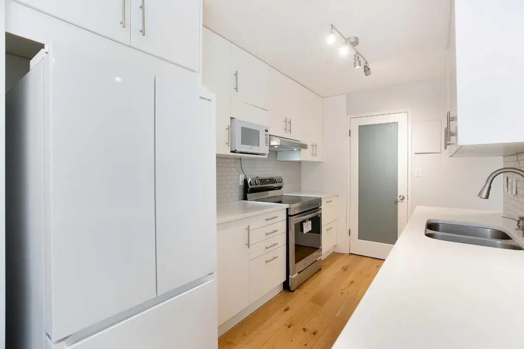 1033 15 Avenue SW Calgary AB T2R 0S5