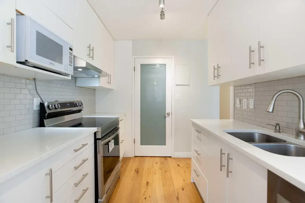 1033 15 Avenue SW Calgary AB T2R 0S5