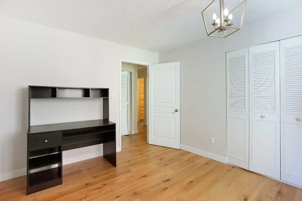 1033 15 Avenue SW Calgary AB T2R 0S5