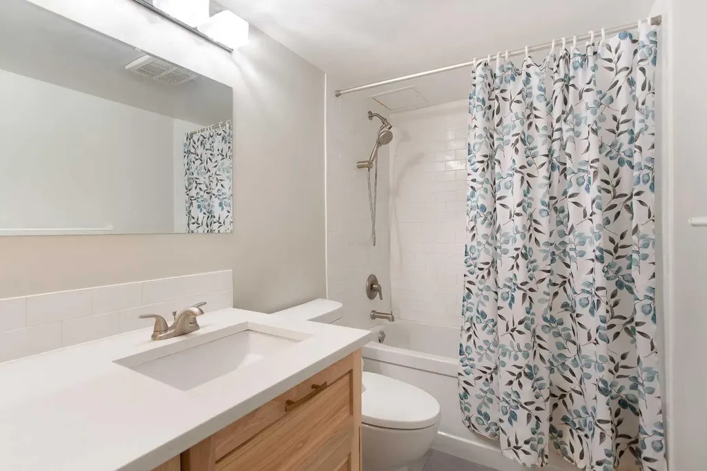 1033 15 Avenue SW Calgary AB T2R 0S5