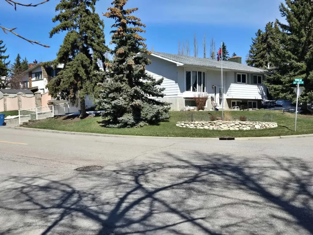 6803 Dalmeny Gate NW Calgary AB T3A 1T5