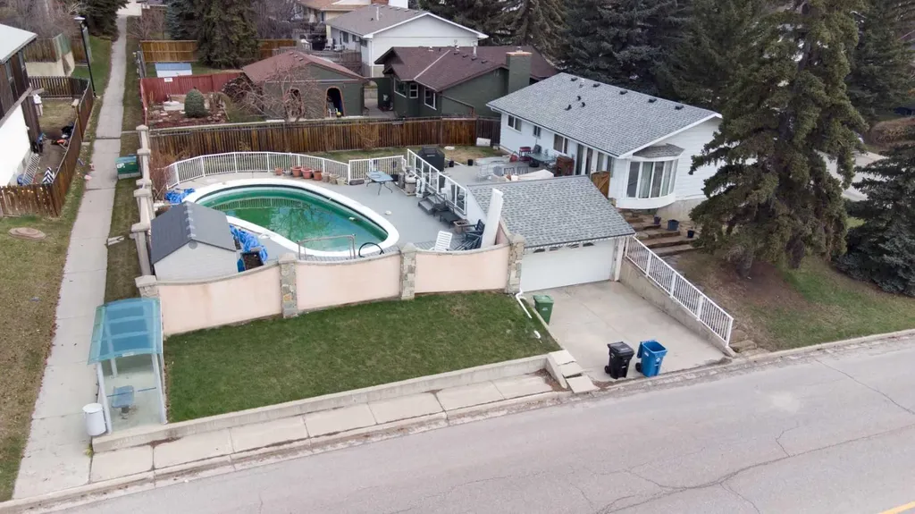 6803 Dalmeny Gate NW Calgary AB T3A 1T5