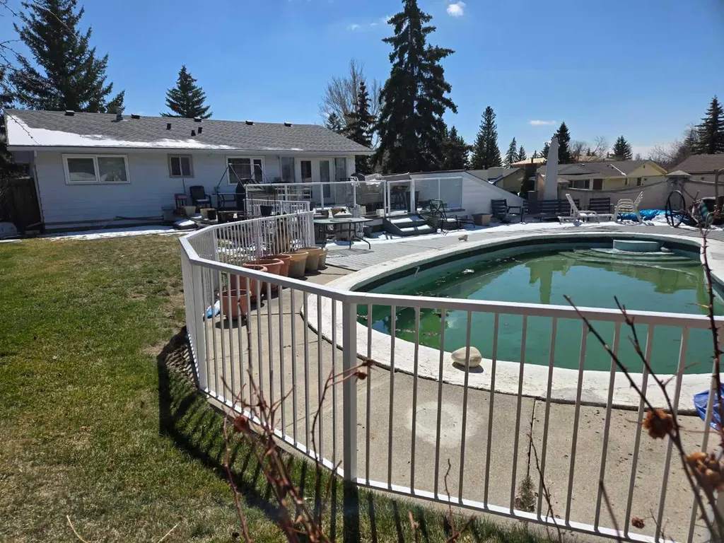 6803 Dalmeny Gate NW Calgary AB T3A 1T5