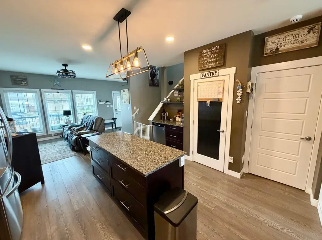 527 Moonlight Lane W Lethbridge AB T1J 5K1