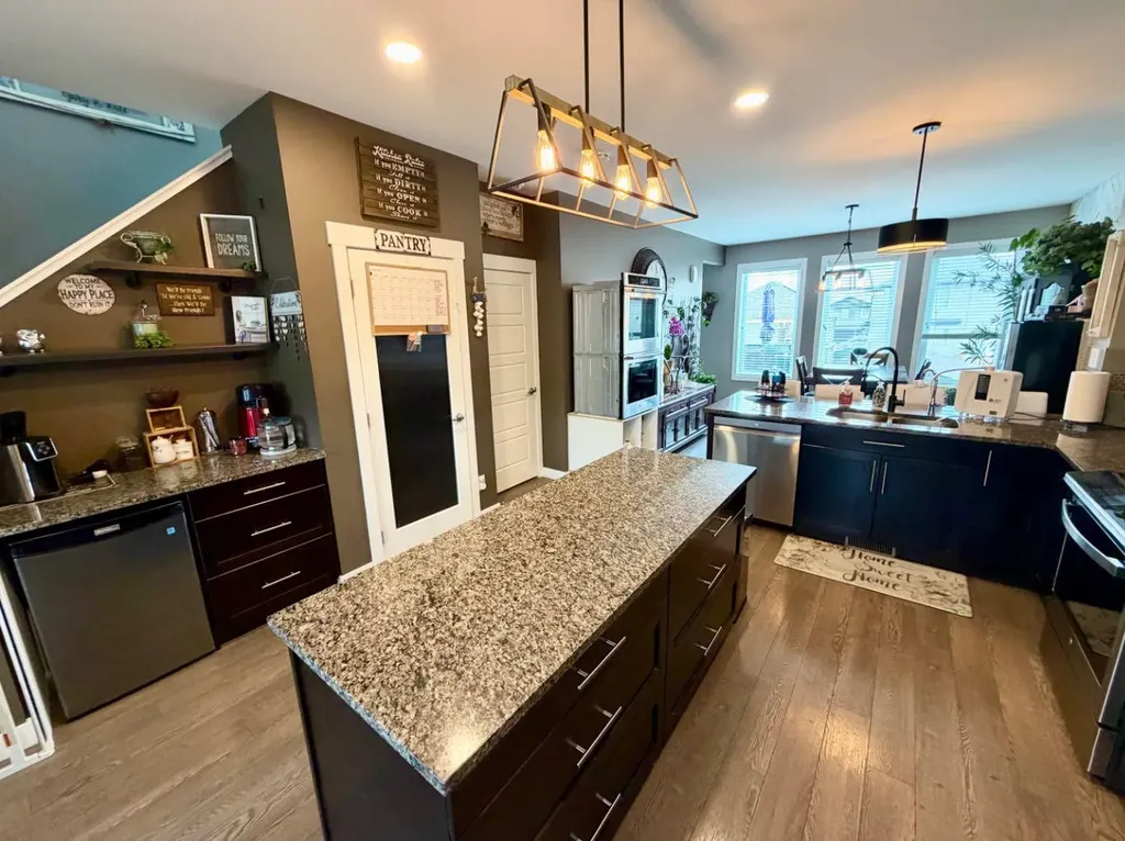 527 Moonlight Lane W Lethbridge AB T1J 5K1
