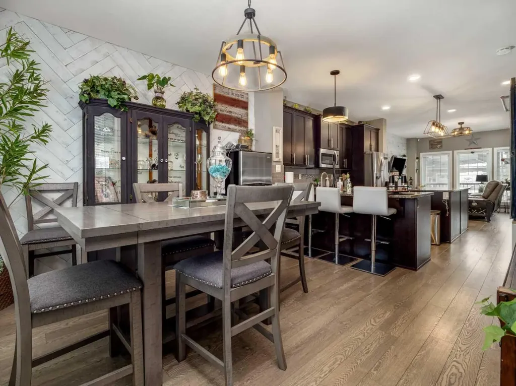 527 Moonlight Lane W Lethbridge AB T1J 5K1