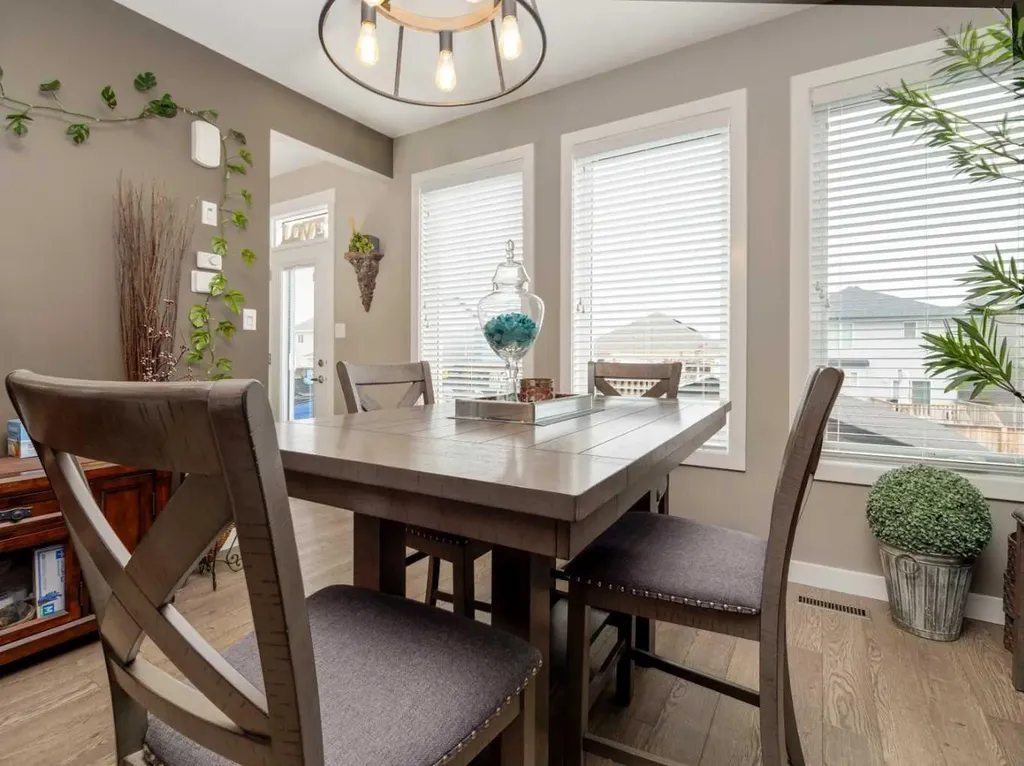 527 Moonlight Lane W Lethbridge AB T1J 5K1