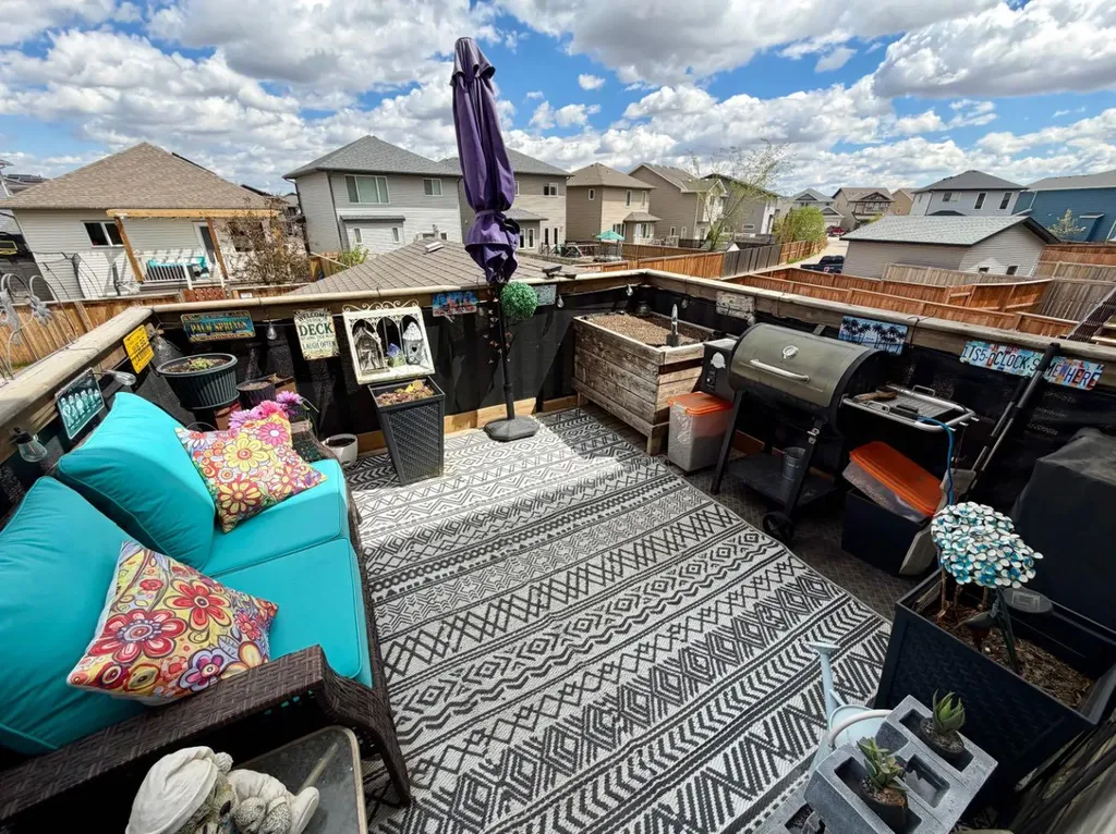 527 Moonlight Lane W Lethbridge AB T1J 5K1