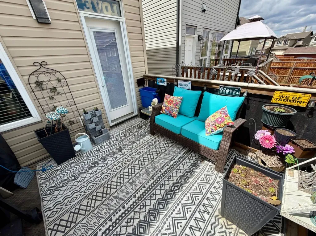 527 Moonlight Lane W Lethbridge AB T1J 5K1