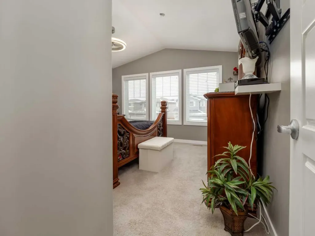 527 Moonlight Lane W Lethbridge AB T1J 5K1