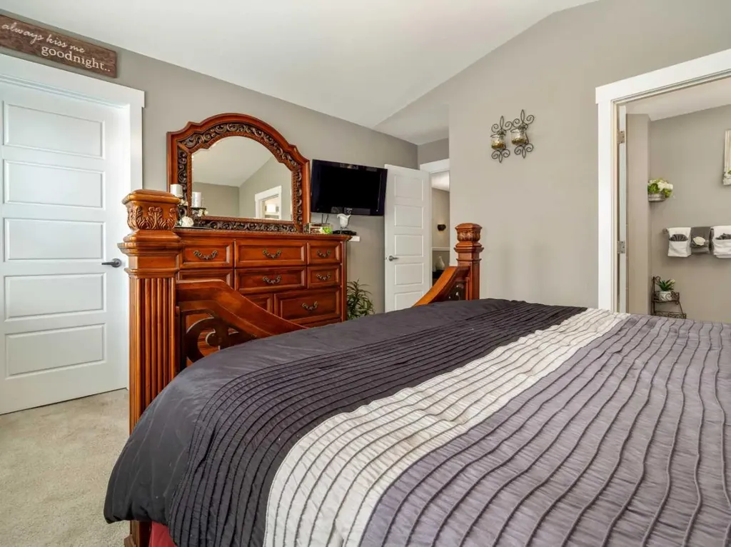 527 Moonlight Lane W Lethbridge AB T1J 5K1