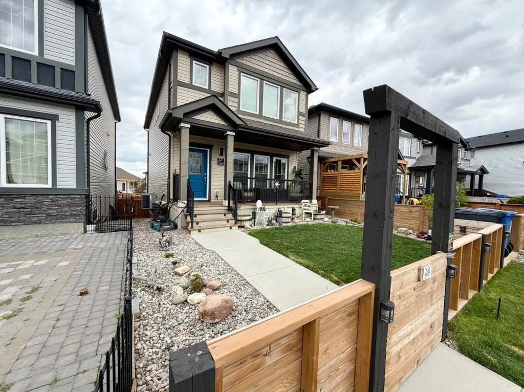 527 Moonlight Lane W Lethbridge AB T1J 5K1