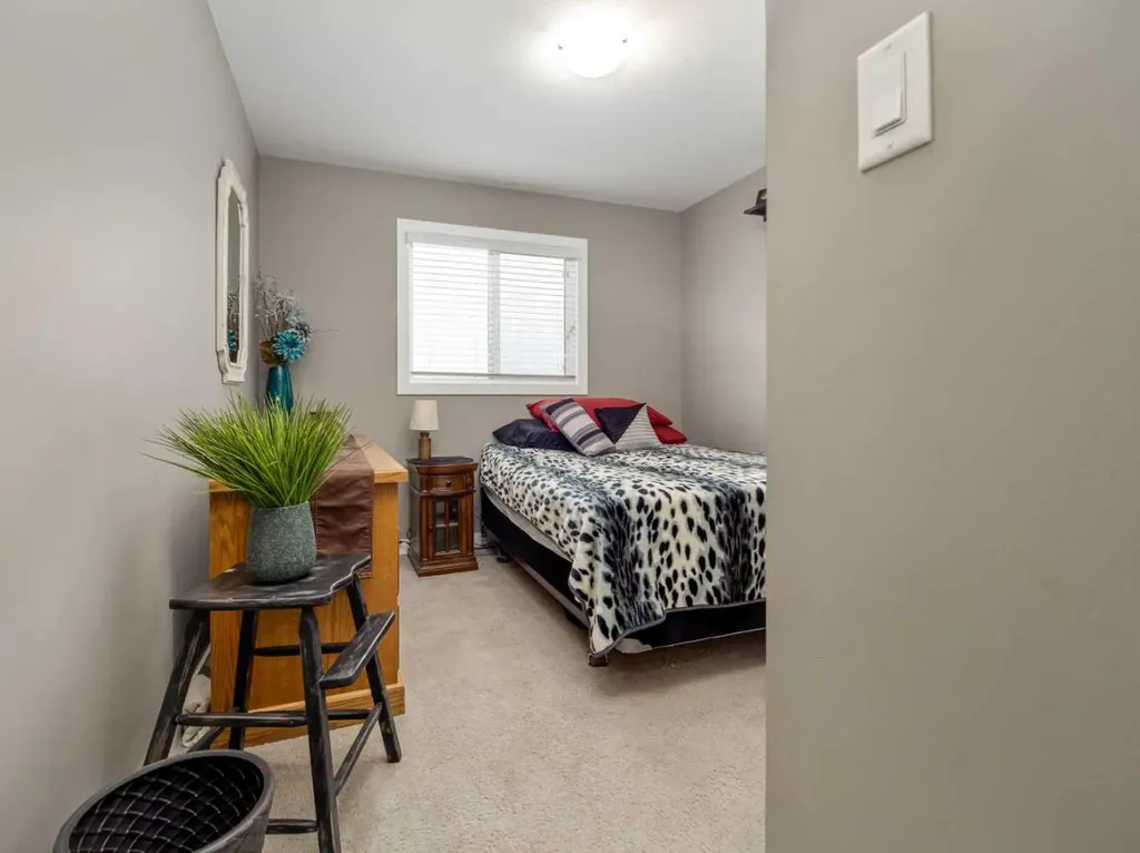 527 Moonlight Lane W Lethbridge AB T1J 5K1