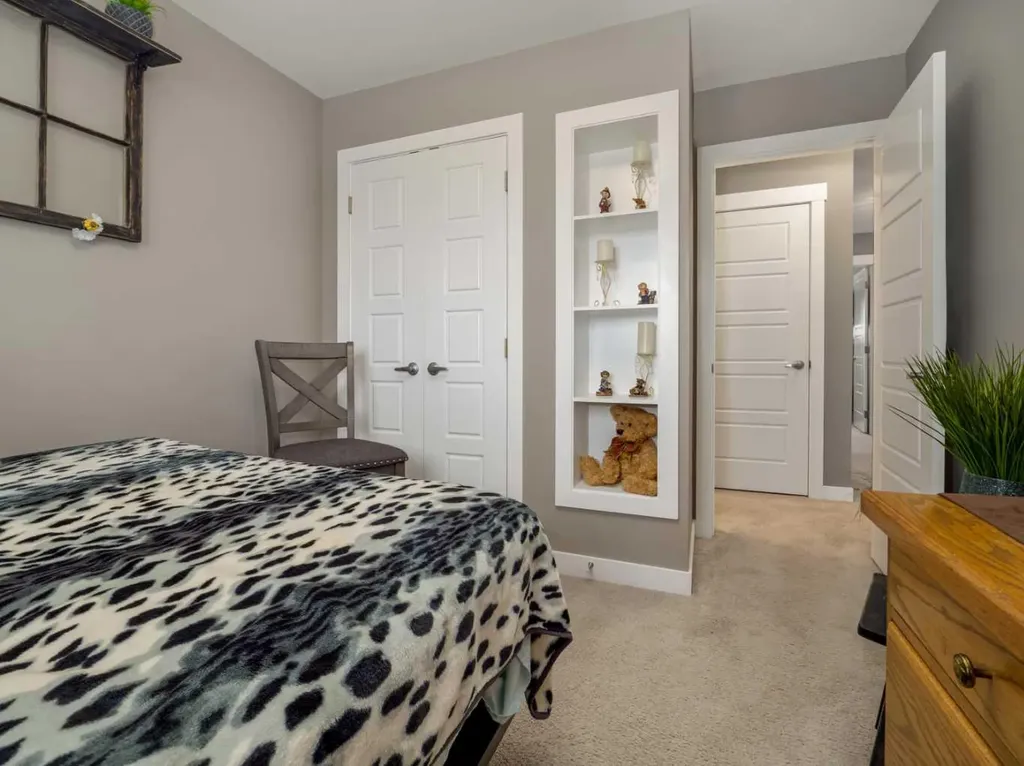 527 Moonlight Lane W Lethbridge AB T1J 5K1