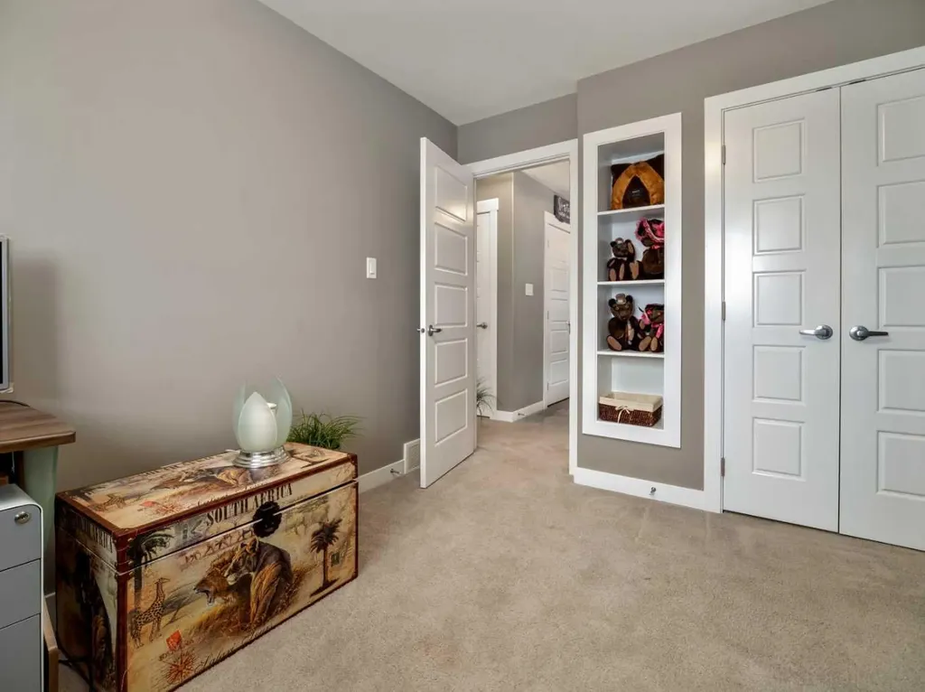 527 Moonlight Lane W Lethbridge AB T1J 5K1