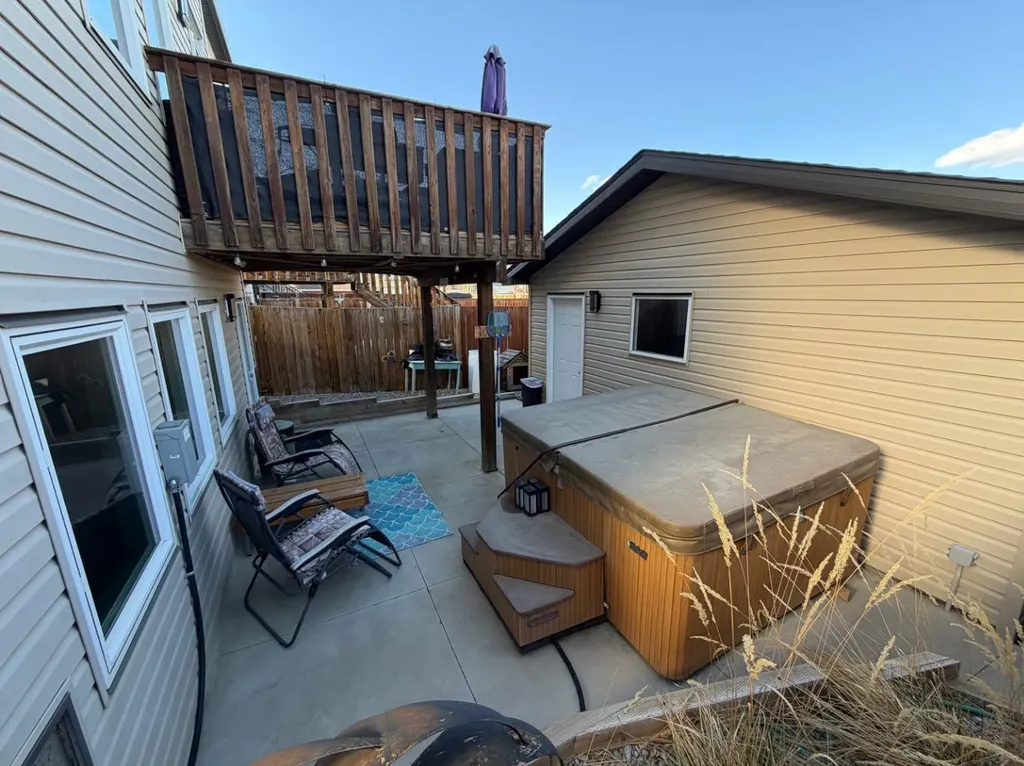 527 Moonlight Lane W Lethbridge AB T1J 5K1