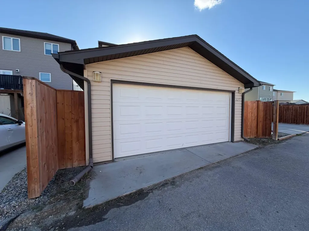 527 Moonlight Lane W Lethbridge AB T1J 5K1