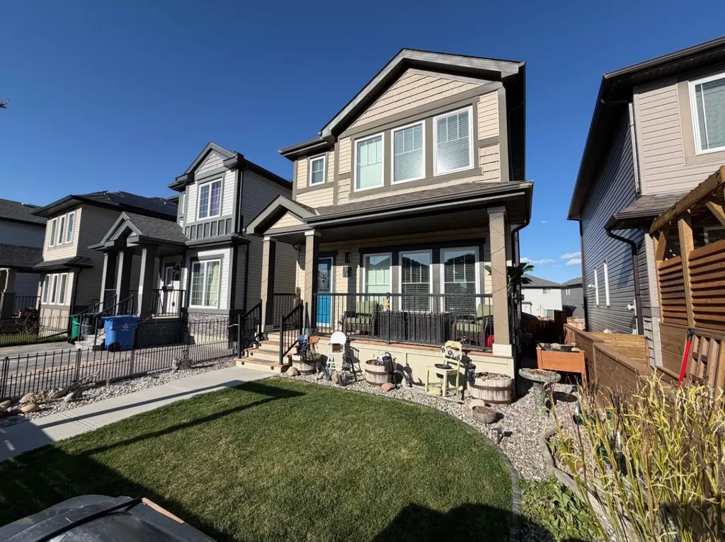 527 Moonlight Lane W Lethbridge AB T1J 5K1