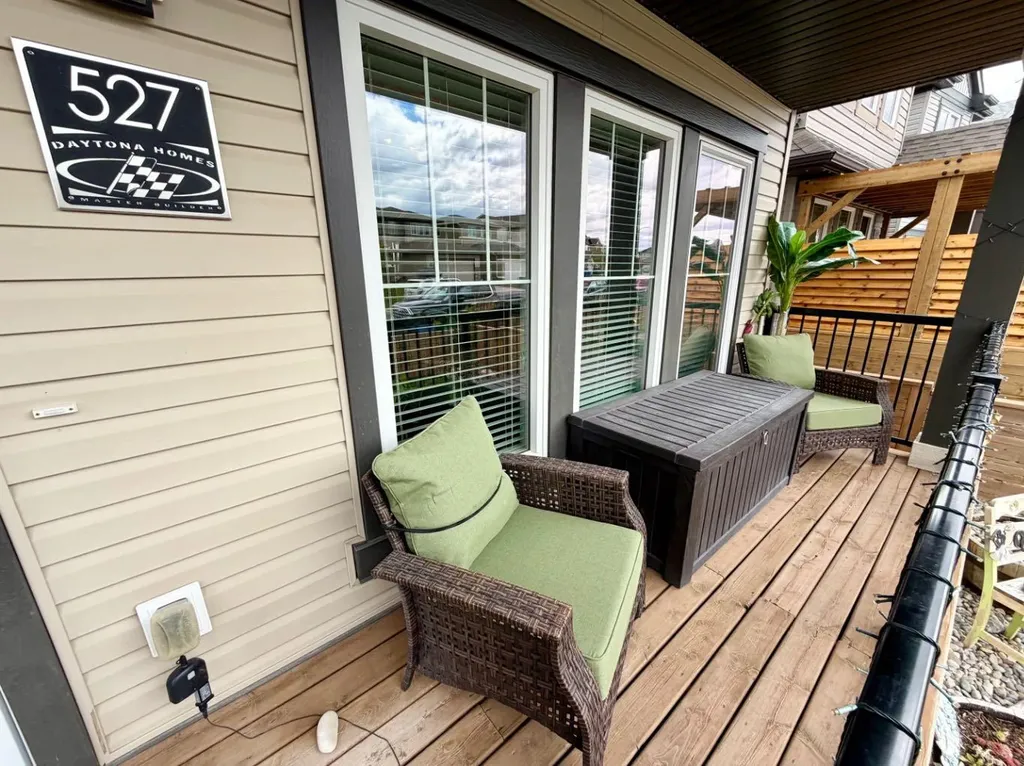 527 Moonlight Lane W Lethbridge AB T1J 5K1