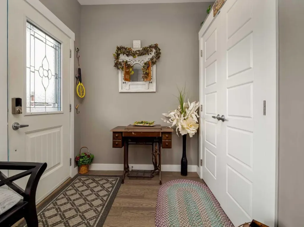 527 Moonlight Lane W Lethbridge AB T1J 5K1