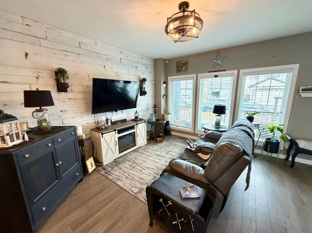 527 Moonlight Lane W Lethbridge AB T1J 5K1