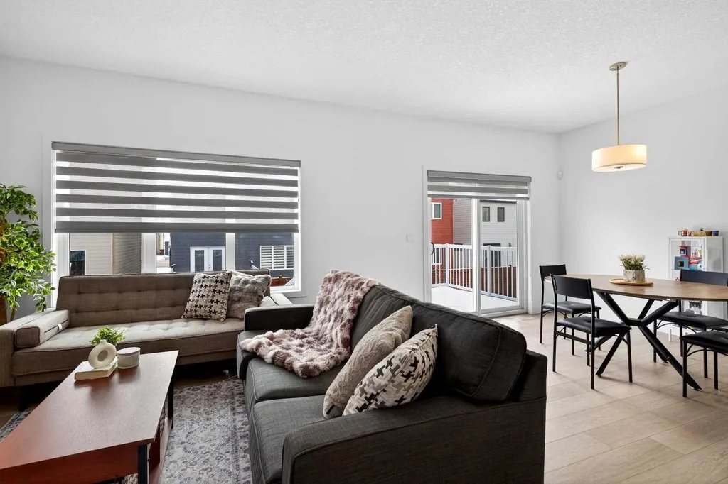 48 Willow Green SW Airdrie AB T4B 5M3