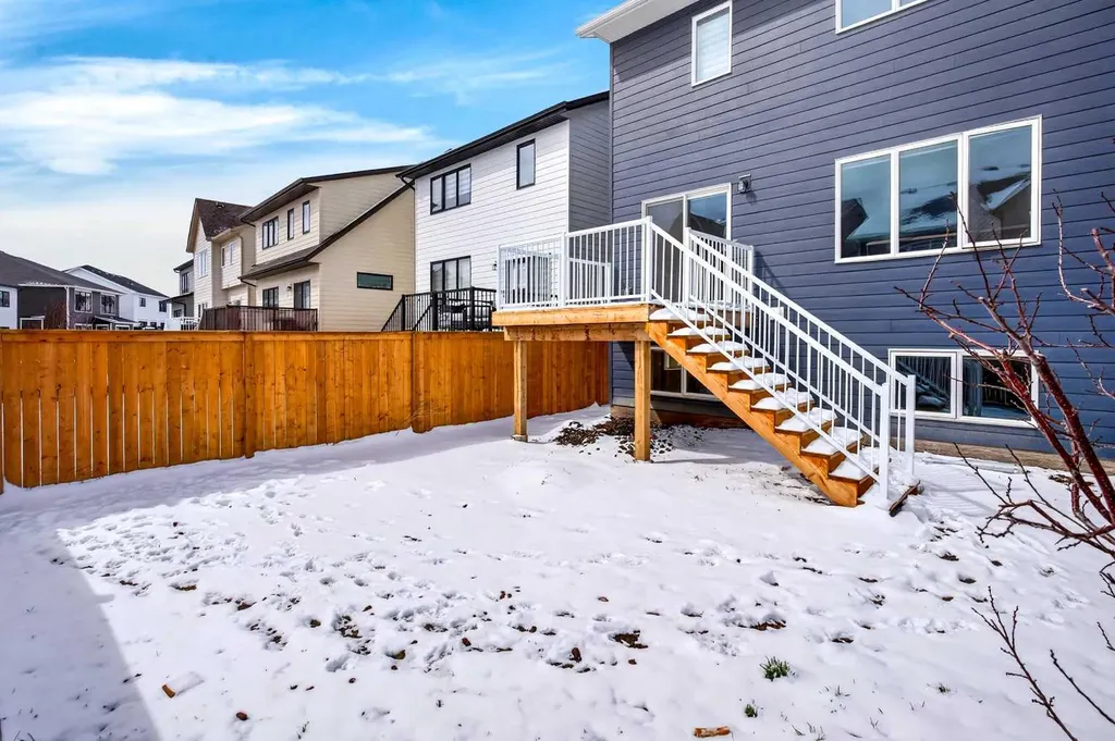 48 Willow Green SW Airdrie AB T4B 5M3